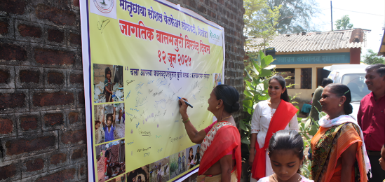 Street play performance by children